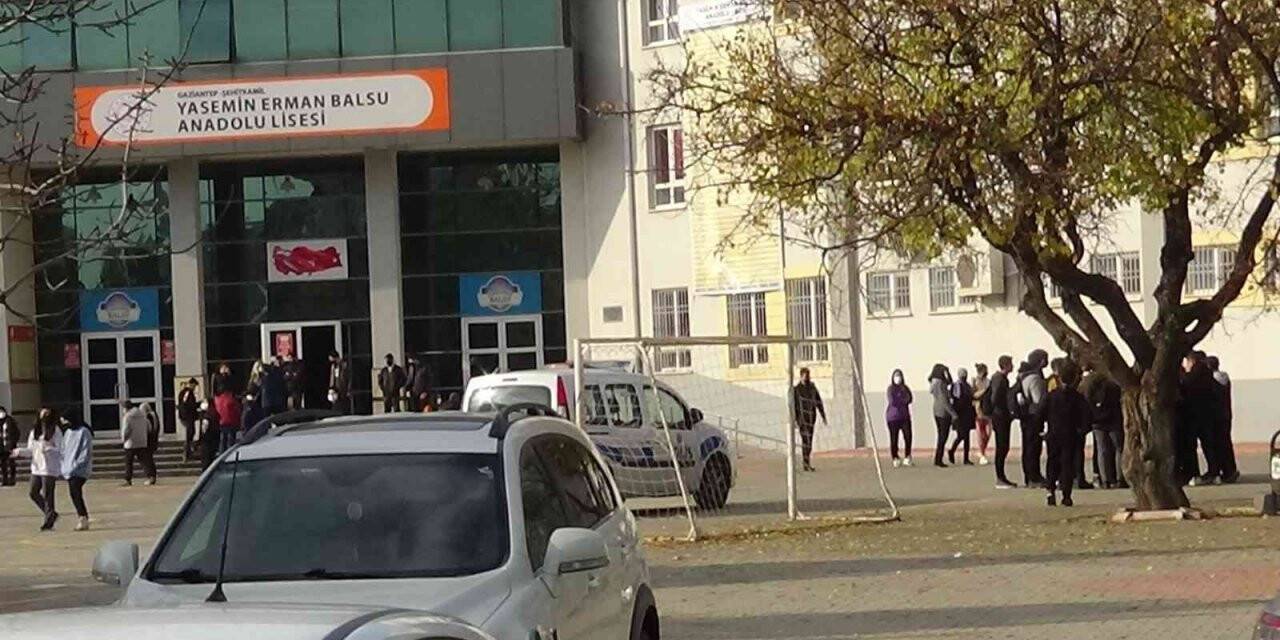 Ders arasında okulun penceresinden atlayan kız öğrenci yaralandı