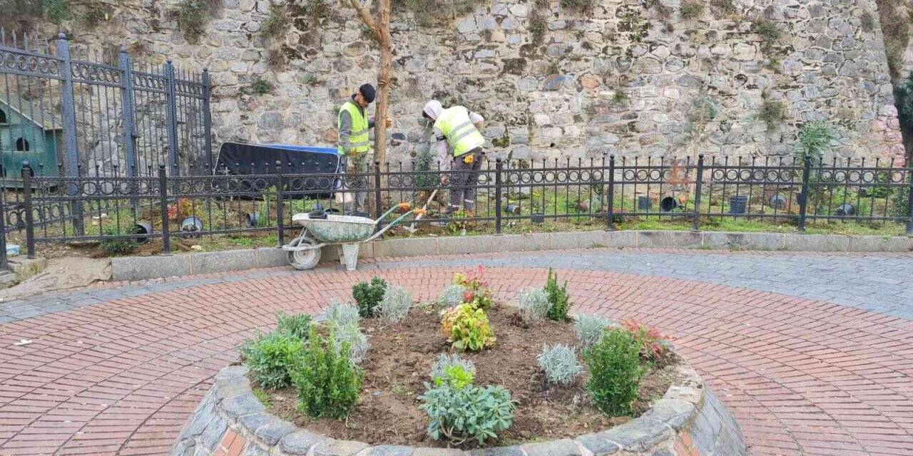 Beyoğlu çiçeklerle donatılıyor