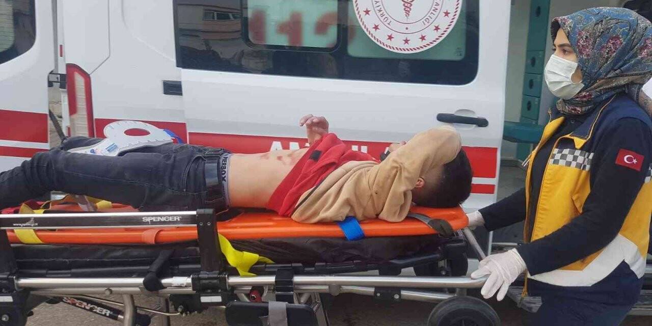 Yol ortasındaki çukur kazaya neden oldu: 1 yaralı