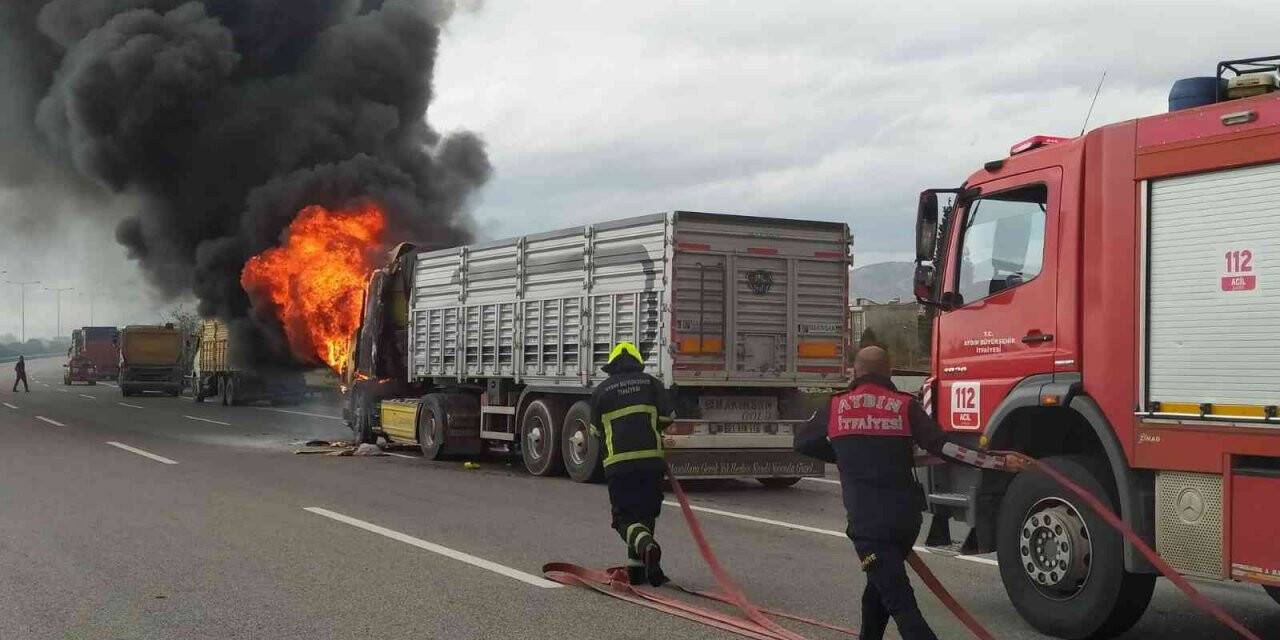 Aydın’da kamyona çarpan tır alev aldı