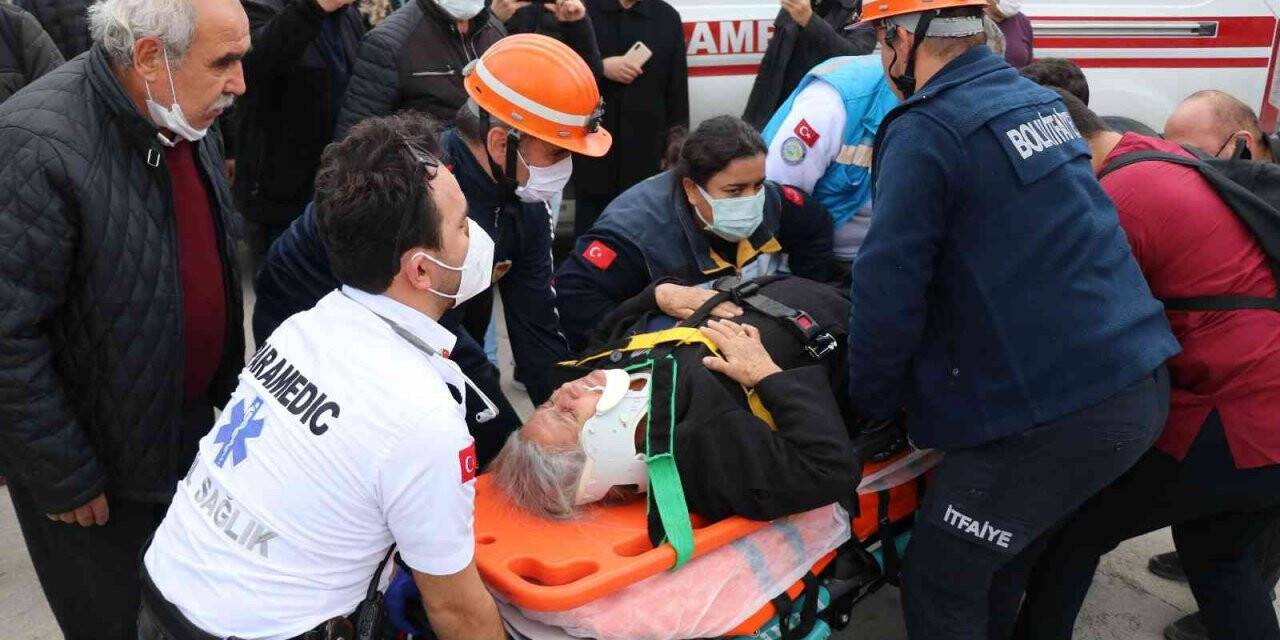 Ticari taksiyle çarpışan cipte sıkışan yolcuyu itfaiye kurtardı