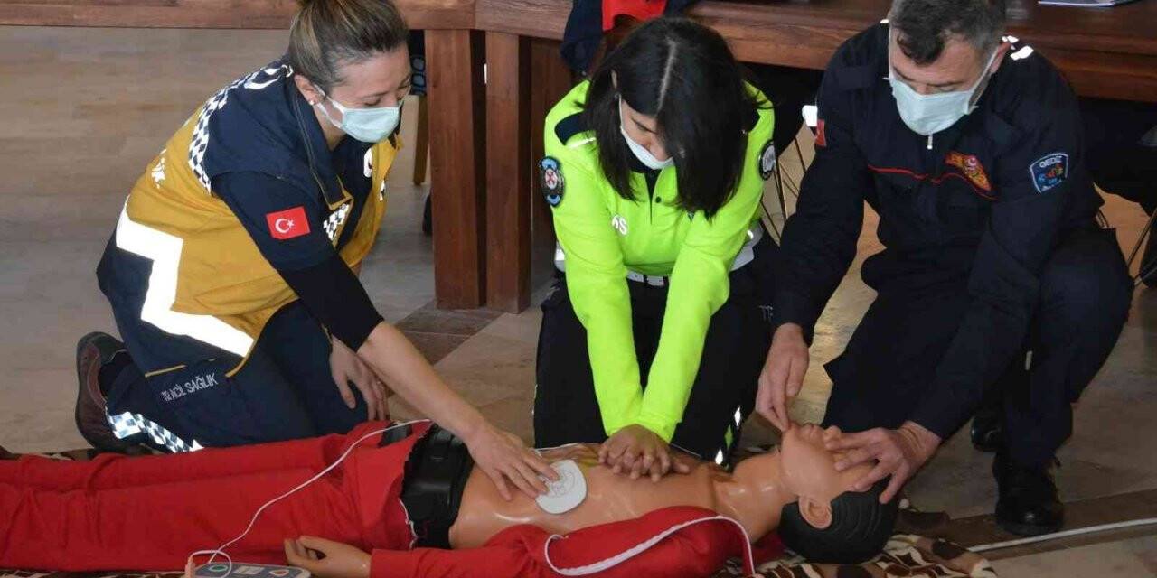 Gediz’de itfaiye ve trafik personeline ilk yardım eğitimi