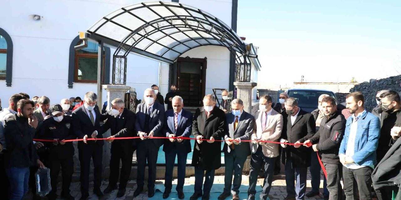 Yıldırım düşmesi sonucu hasar gören Yeşilyurt Cami yeniden yapıldı