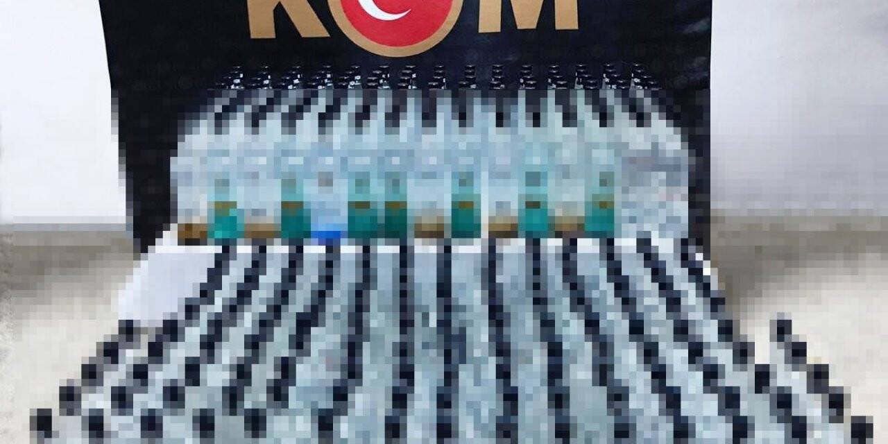 Edirne’de durdurulan otomobilde 260 şişe kaçak içki yakalandı