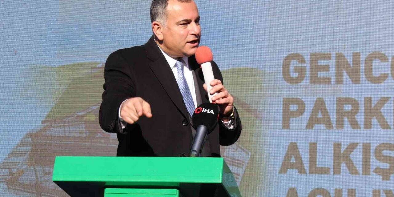 Çankaya Belediyesi tamamlanan parka Genco Erkal’ın adını verdi
