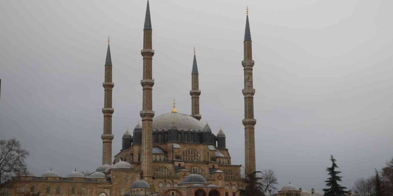 Edirne’de sağanak yağış etkili oluyor