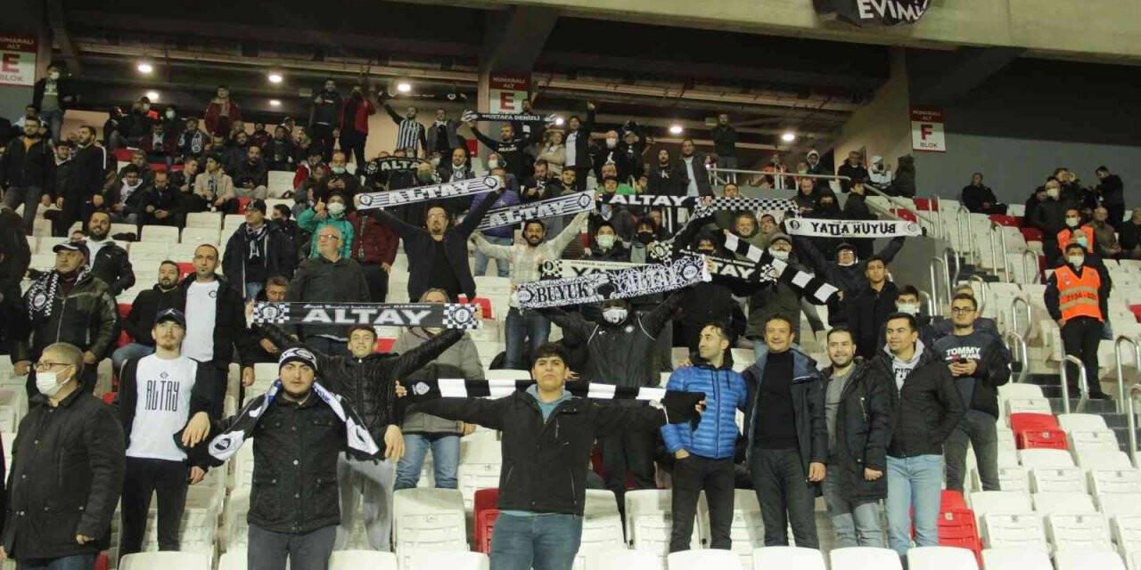Alsancak Mustafa Denizli Stadyumu’nda ilk maç