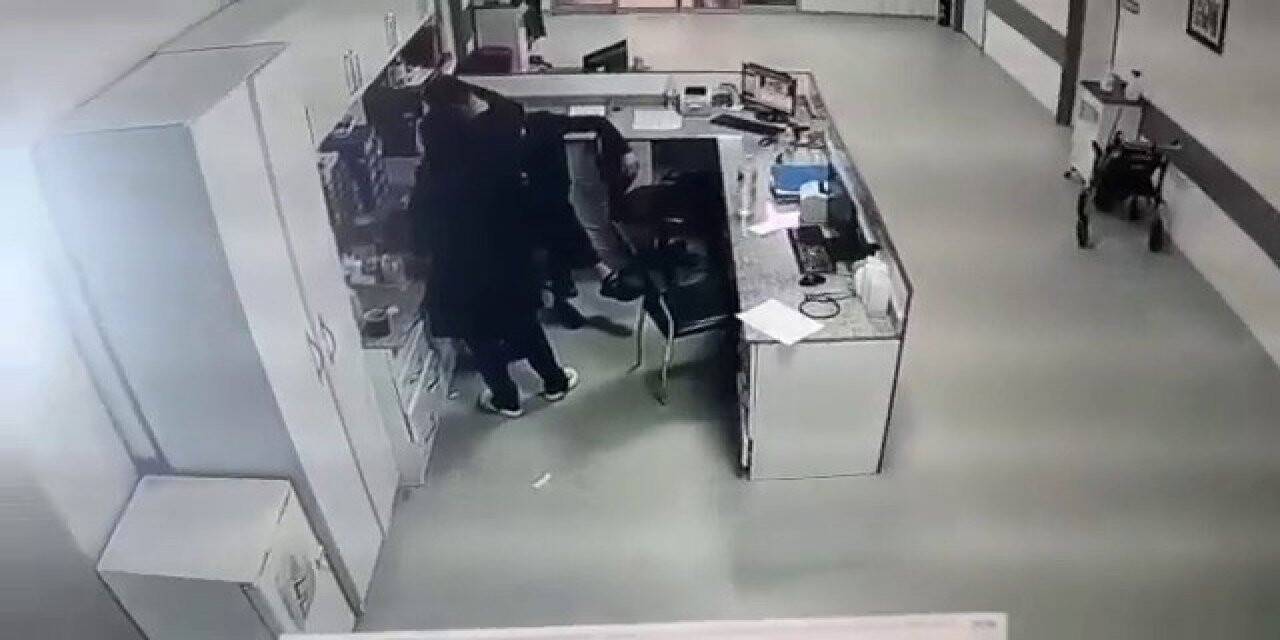 Zonguldak’ta acil servisteki patlama anı kamerada