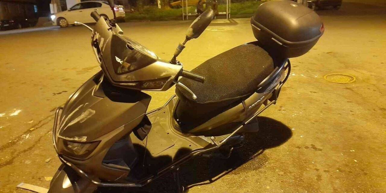 Hafif ticari kamyonete çarpan alkollü motosiklet sürücüsü yaralandı