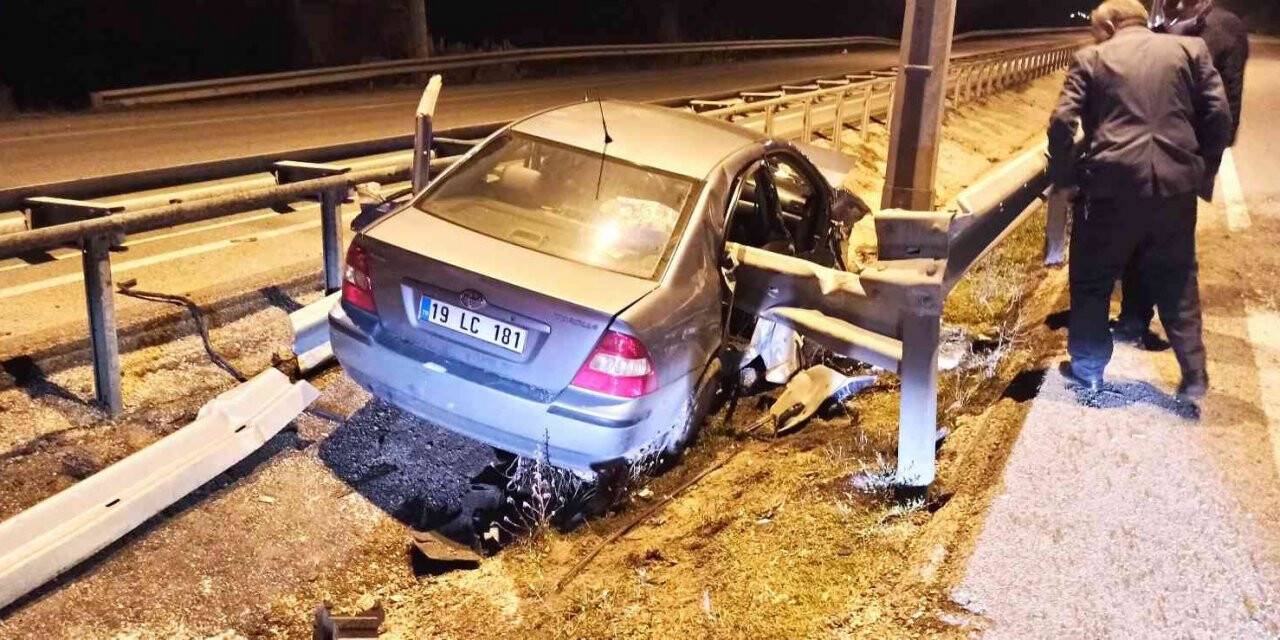 Kontrolden çıkan otomobil bariyerlere saplandı: 1 yaralı