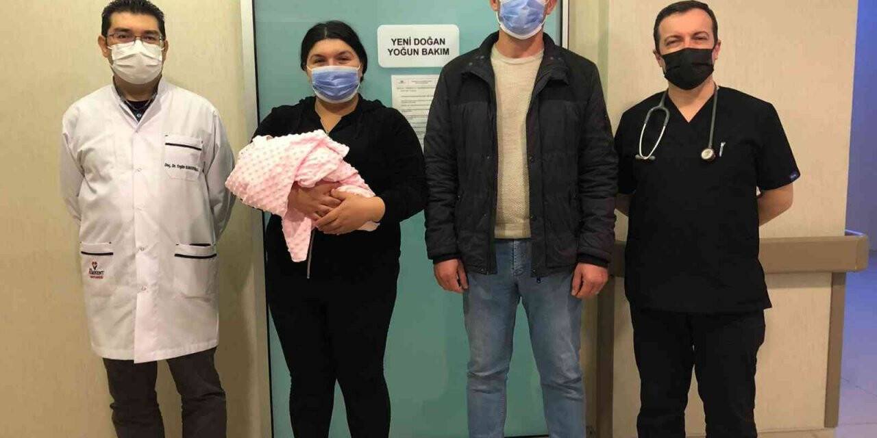 Sırtında kese ile doğan bebeğe başarılı müdahale