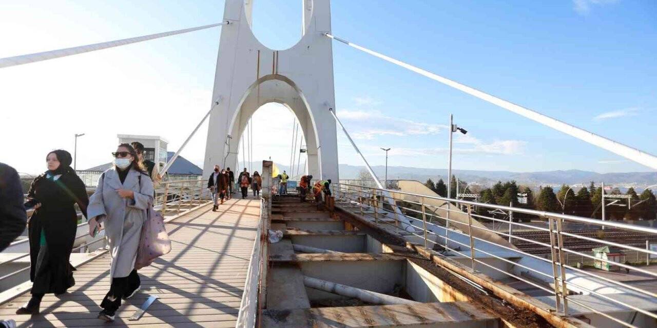 Üstgeçit tadilat çalışmaları sürüyor