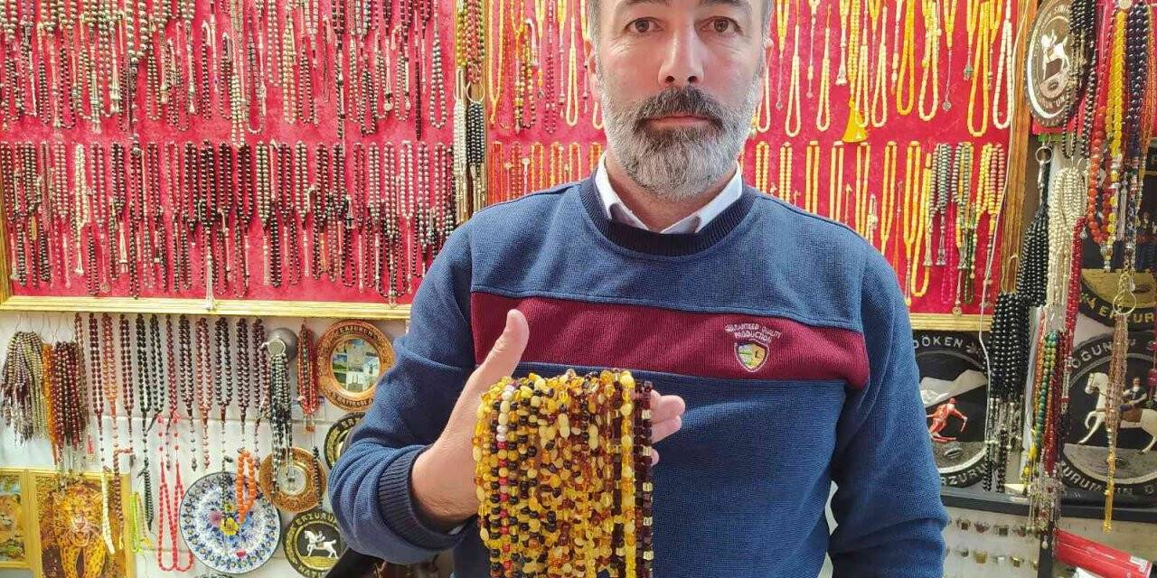 Kehribar diş kolyeleri bebeklerin ağrılarını gideriyor