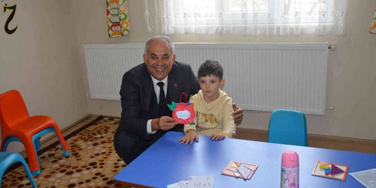 Başkan Yaman çocukların yaptığı etkinliğe eşlik etti