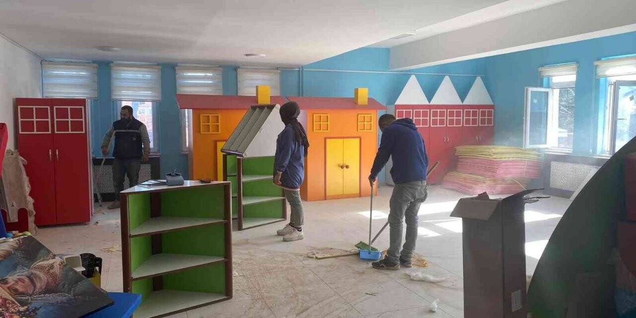 Pazaryeri Halk Kütüphanesi tefrişatı hızla devam ediyor