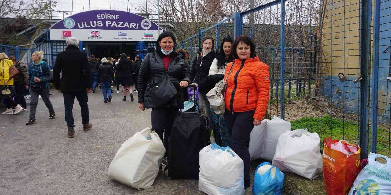 Pazar esnafı, Bulgarca yazılarla müşteri çekiyor