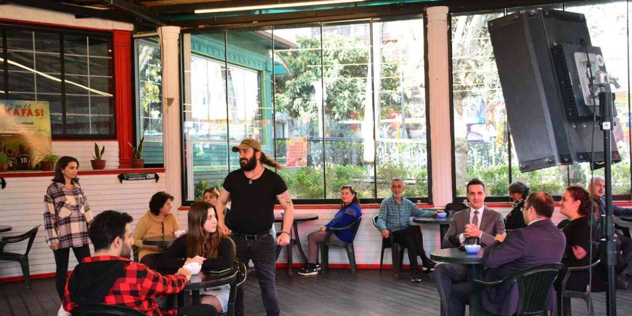 Sanattan kazandıklarını, sosyal sorumluluklara harcıyor