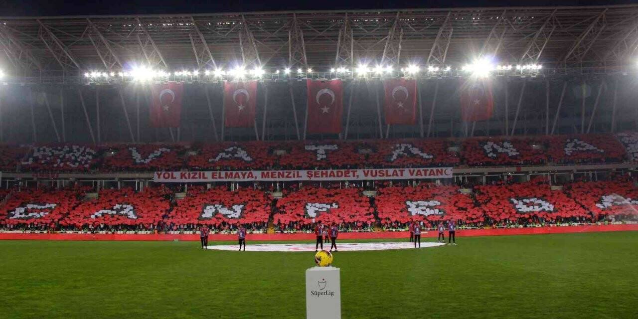Sivasspor taraftarından koreografi hazırlığı
