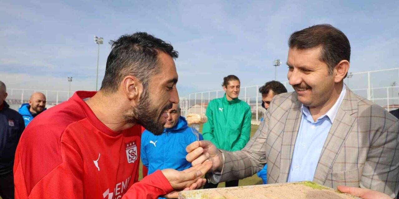 Vali Ayhan’dan Sivasspor’a baklava dopingi
