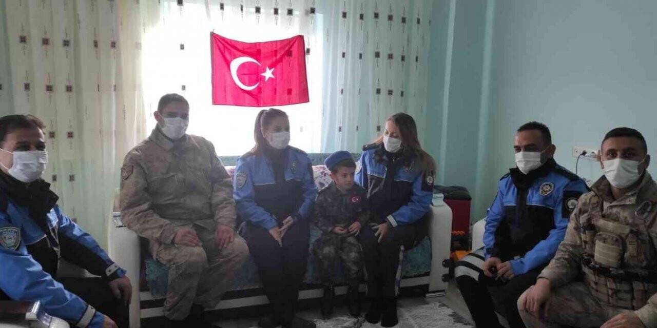 Polisten minik Ali Hamza’ya doğum günü sürprizi