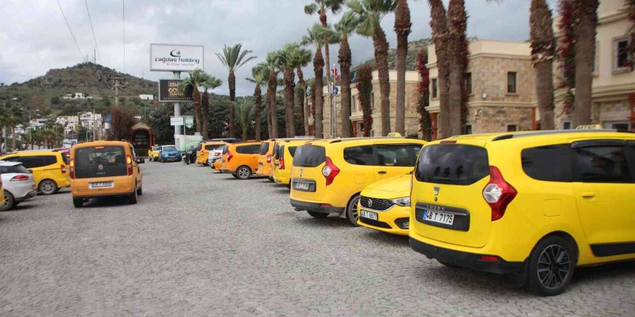 Bodrum Şoförler Odası önünde taksi yoğunluğu