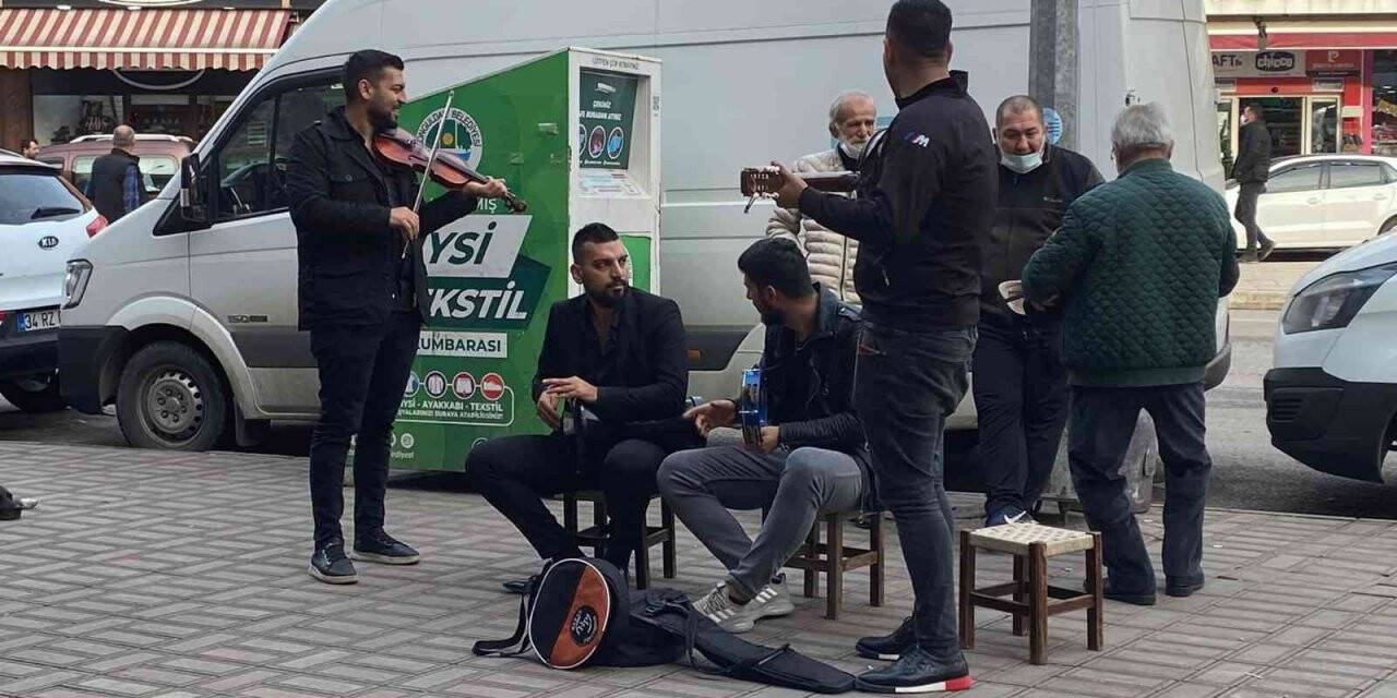 Hem çaldılar hem oynadılar