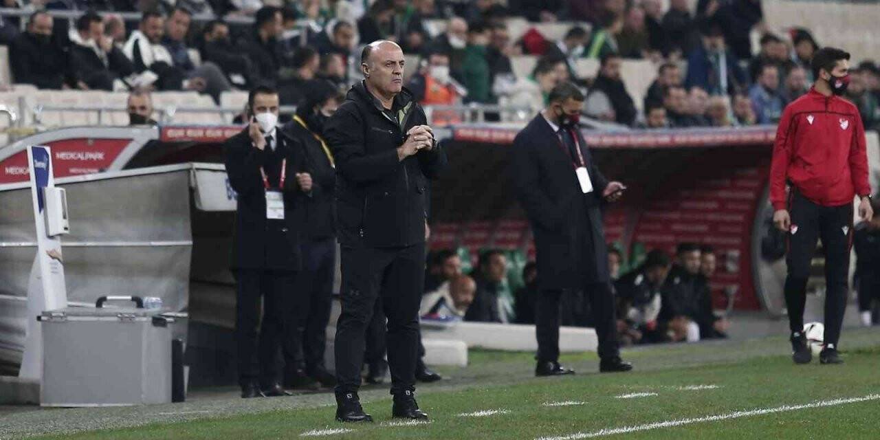 Özcan Bizati: “Seyircinin tepkisi ile hocalar değişmez”