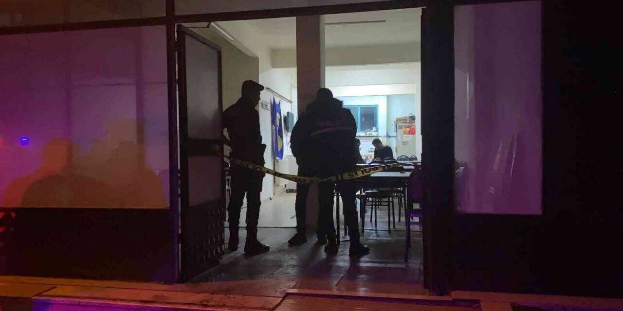 Kahvehanede tartışıp birbirlerine kurşun yağdırdılar: 1’i ağır 2 yaralı