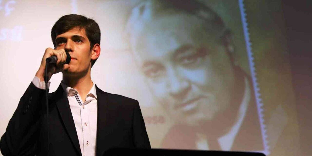 Büyükşehir usta şairi unutmadı