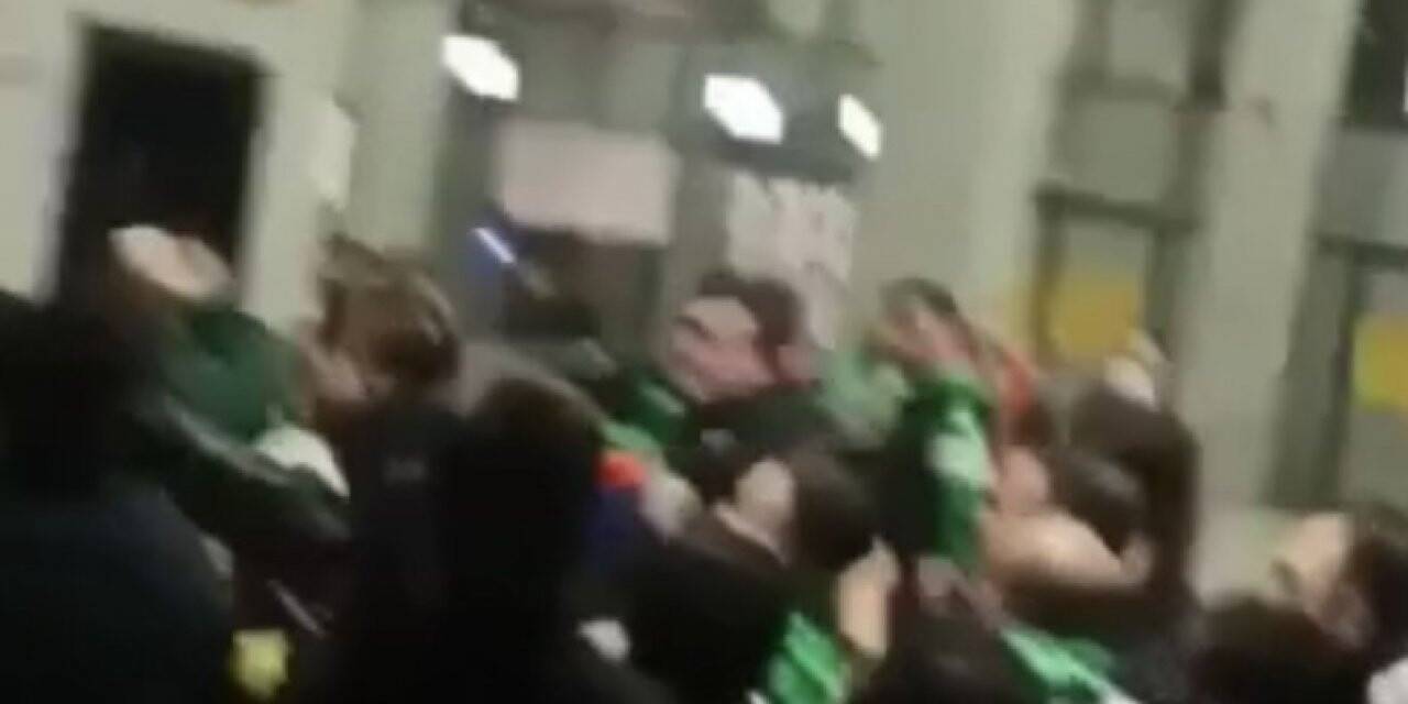 Bursaspor taraftarlarının maç sonrası tekme tokat kavga anı kamerada