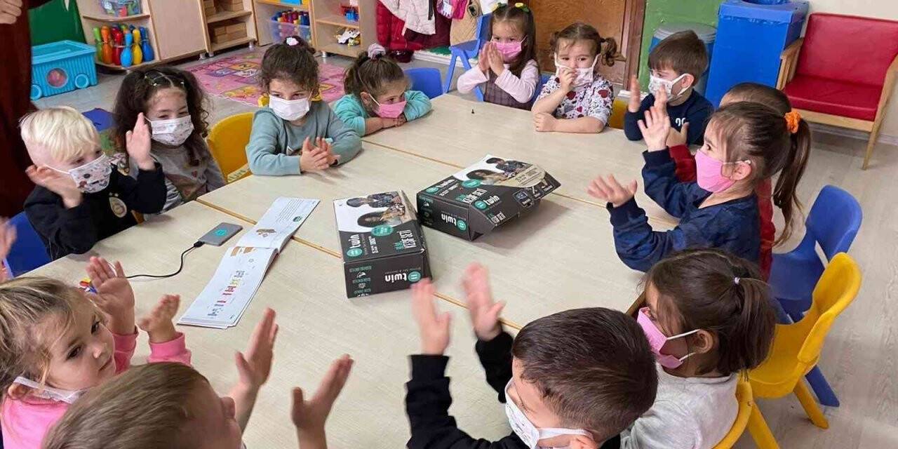 Minikler robotik kodlama öğreniyor
