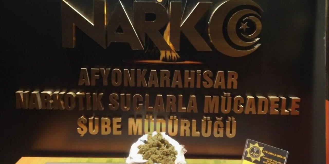 Arama yapılan otomobilde 1 kilo 250 gram esrar ele geçirildi
