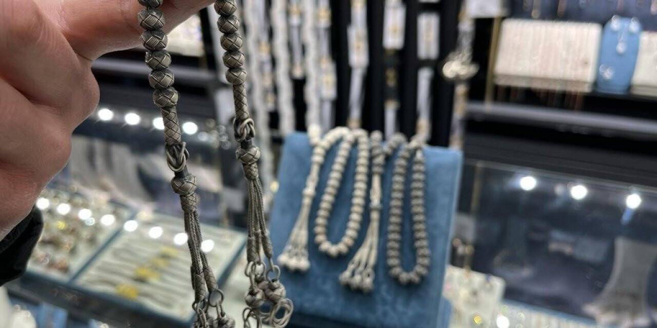 Bu tespihlerin fiyatı dudak uçuklatıyor