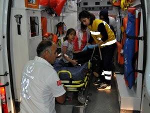 Otomobil devrildi: 7 yaralı