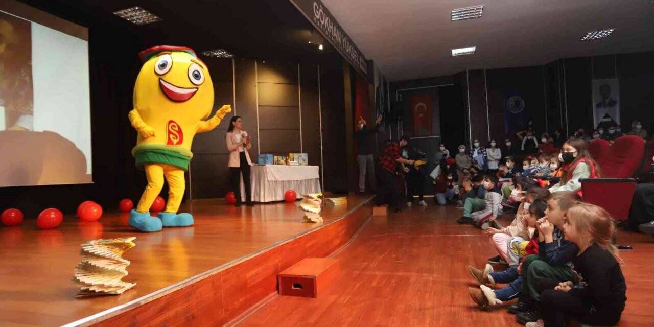 Çizgi kitap kahramanı ‘Şakrak’ Kartallı çocuklarla buluştu