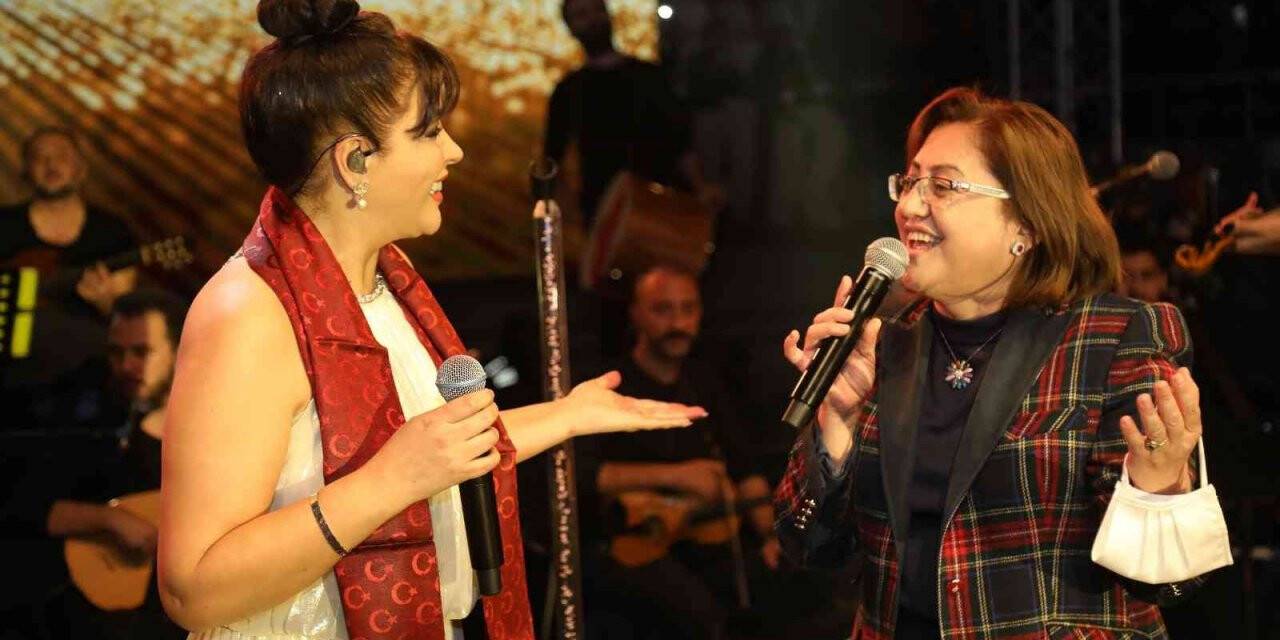 Başkan Fatma Şahin, Zara ile düet yaptı