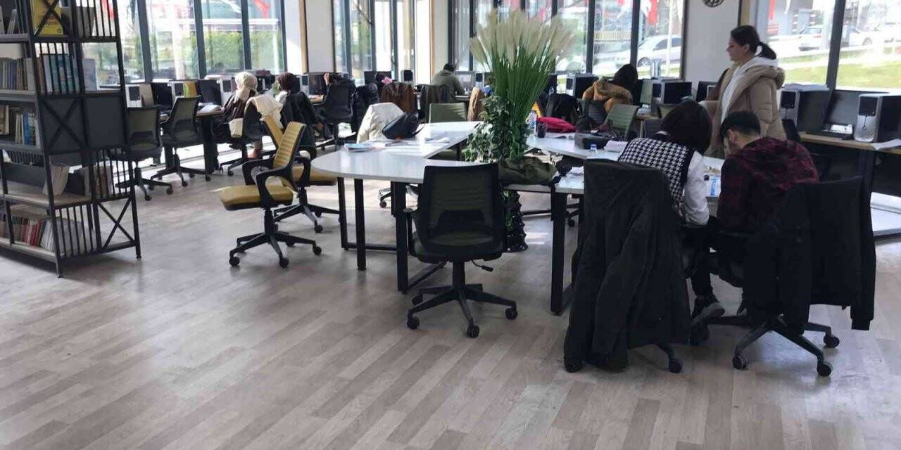 Elazığ’ın ilk dijital kütüphanesi büyük ilgi görüyor