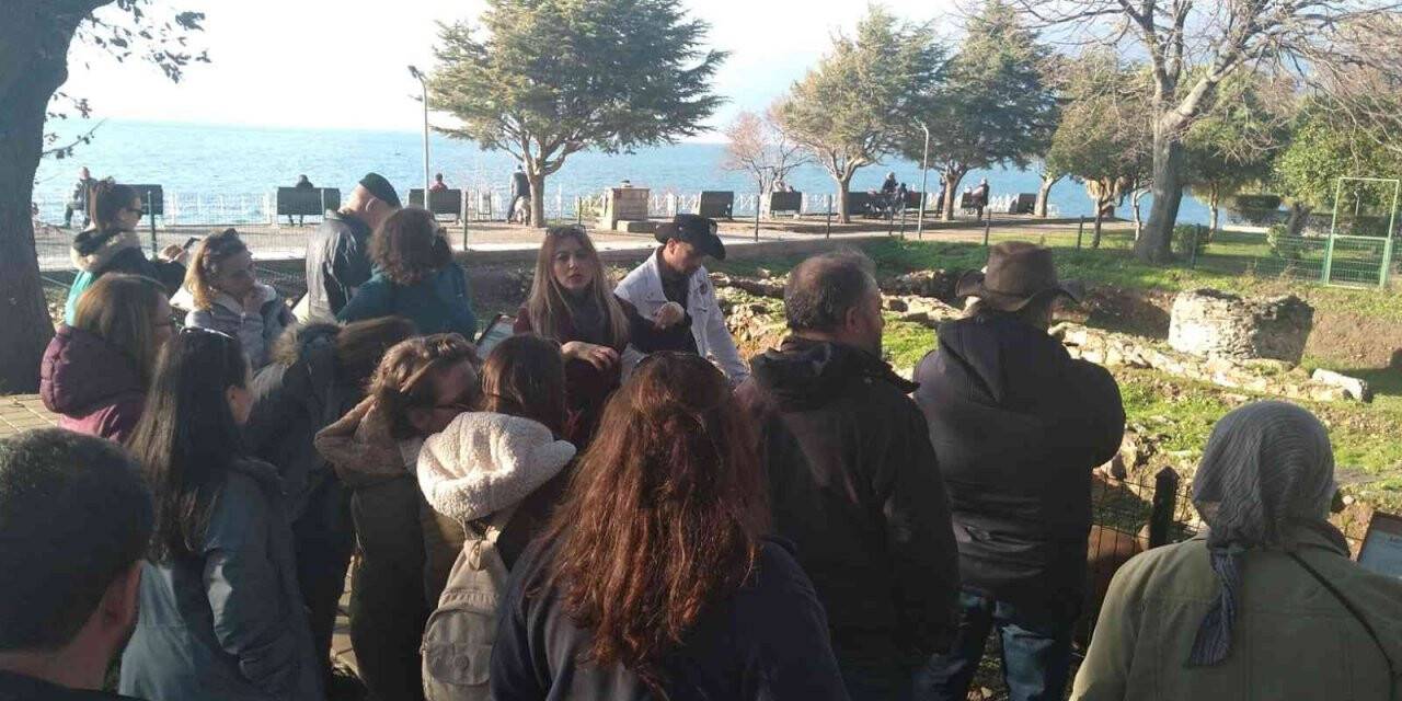 Turist rehberleri Burhaniye’ye hayran kaldı