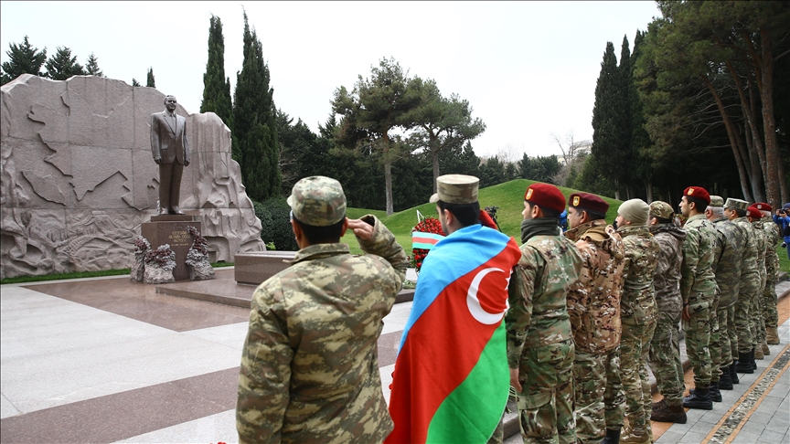 Haydar Aliyev vefatının 18. yılında mezarı başında anıdı
