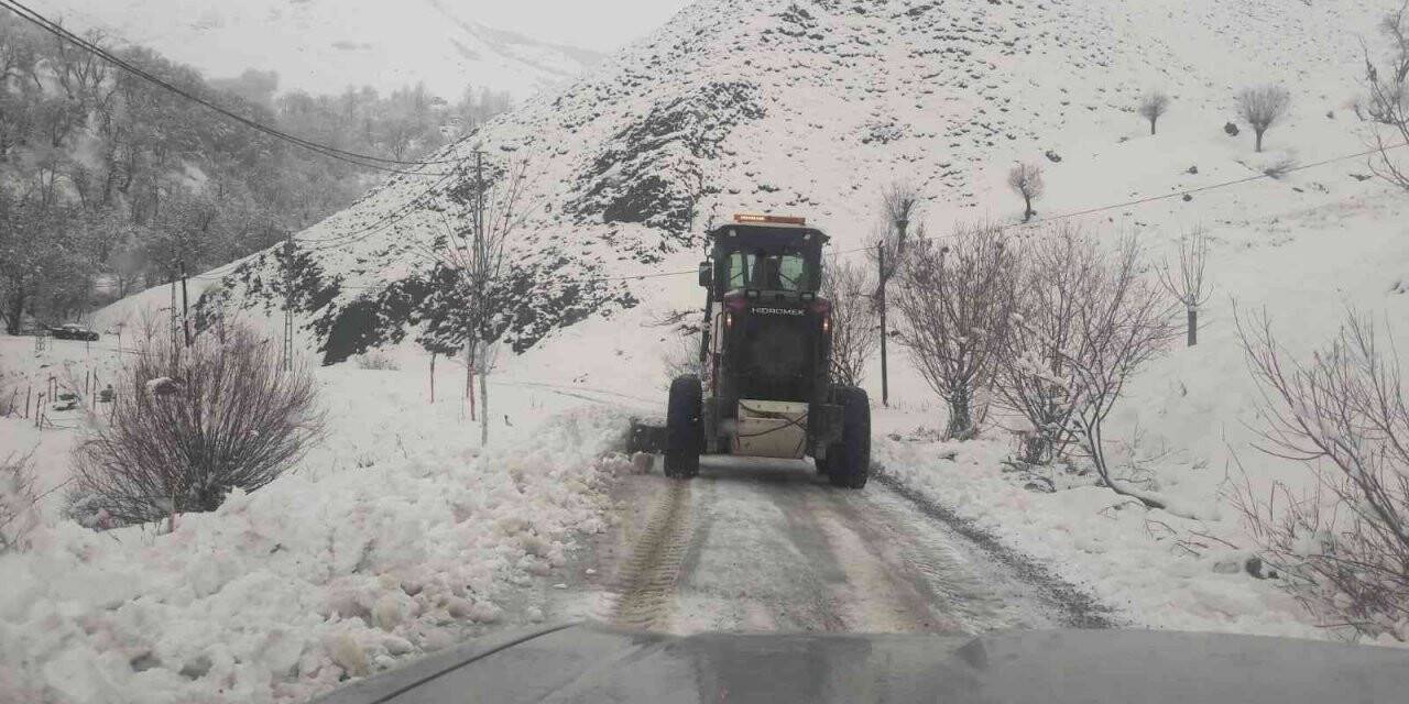 Tunceli’de karla mücadele çalışmaları sürüyor