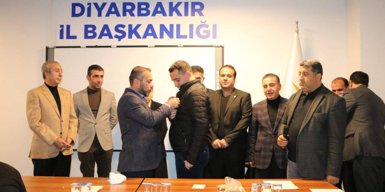 Diyarbakır’da Gelecek Partisi’nden 200 kişi AK Parti’ye katıldı