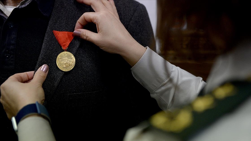 Yıllar sonra babalarının İstiklal Madalyası'nı almanın gururunu yaşadılar