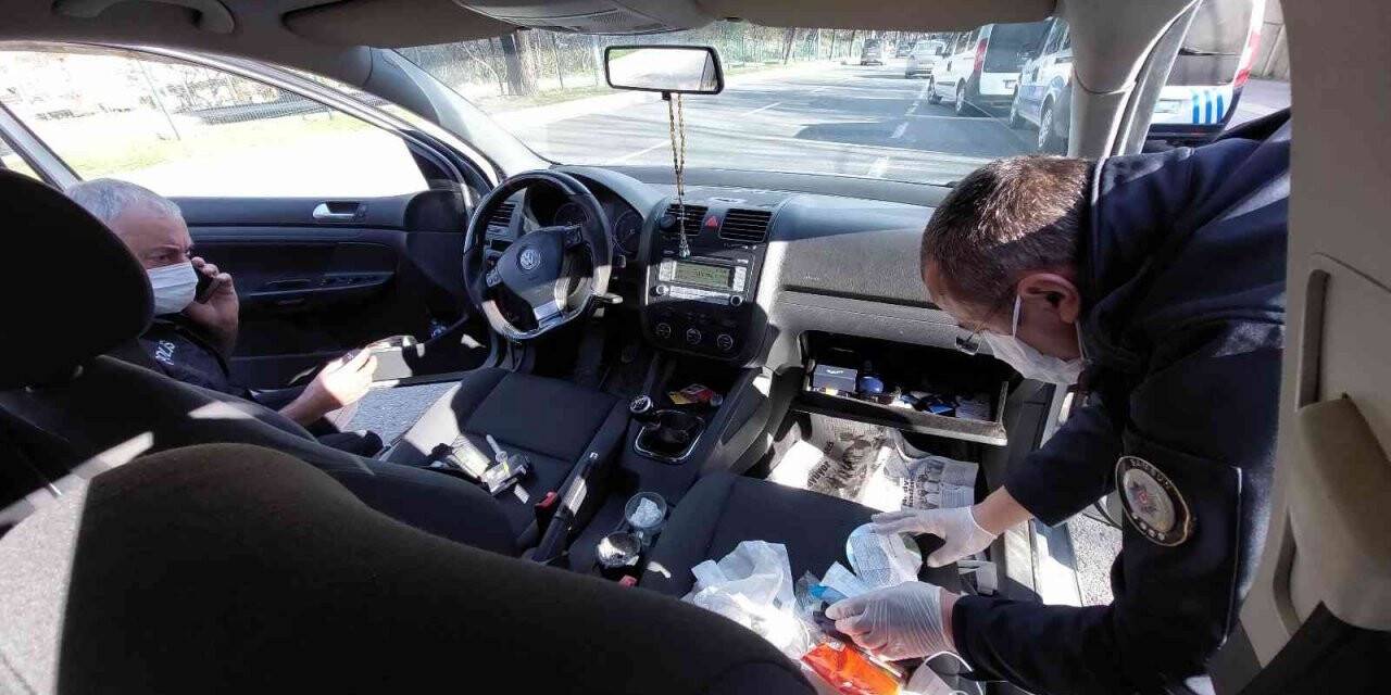Polisin şüphe üzerinde durdurduğu araçtan uyuşturucu çıktı