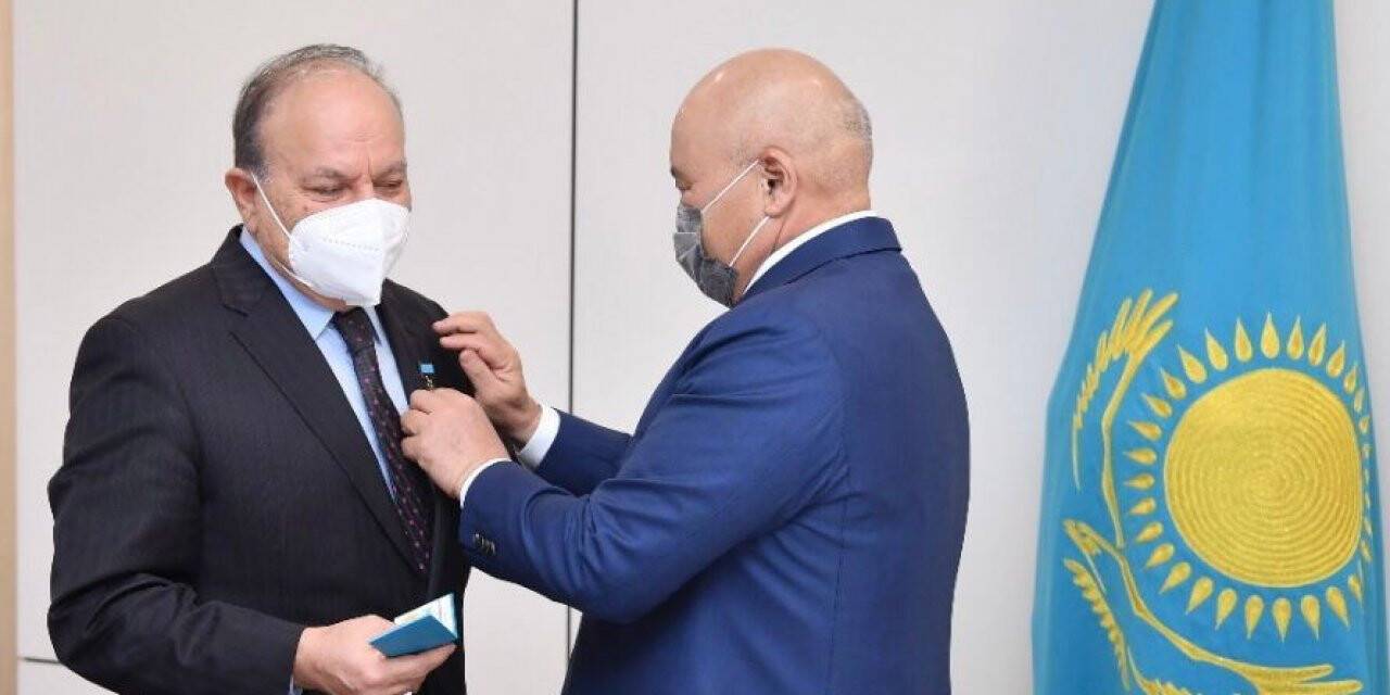 Şimşek’e üstün hizmet ödülü