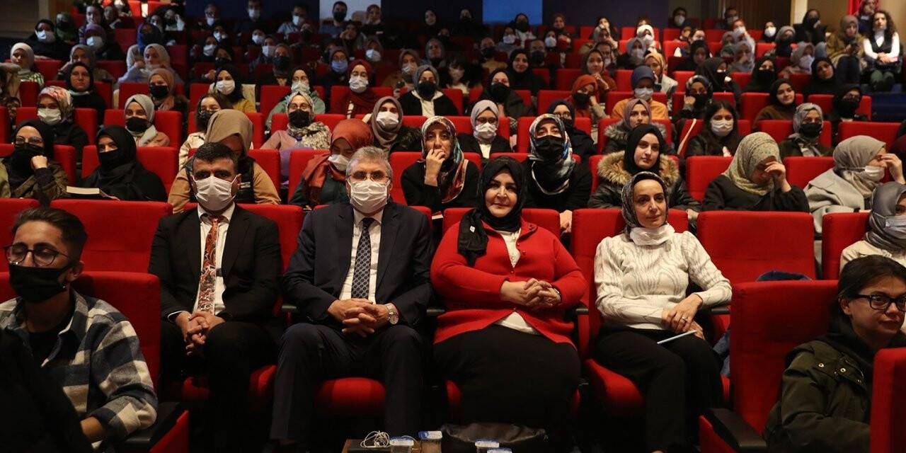 Yazar Tufan: “Bize düşen insanı savunmaktır”