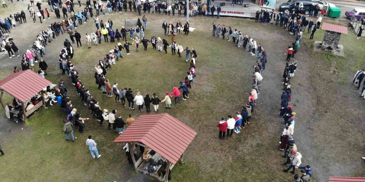Hamsi festivalinde 3 bin kişiye 2 ton hamsi dağıtıldı