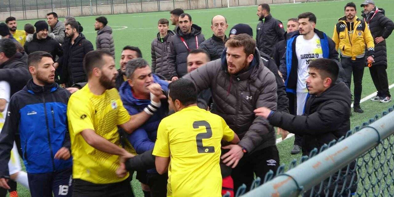 Dostluk mesajıyla başlayan maç kavgayla bitti
