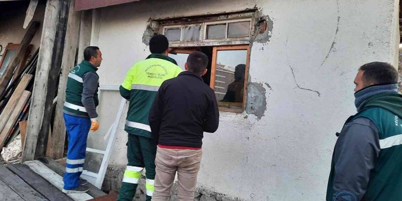 Ankara’da metruk yapı yıkıldı