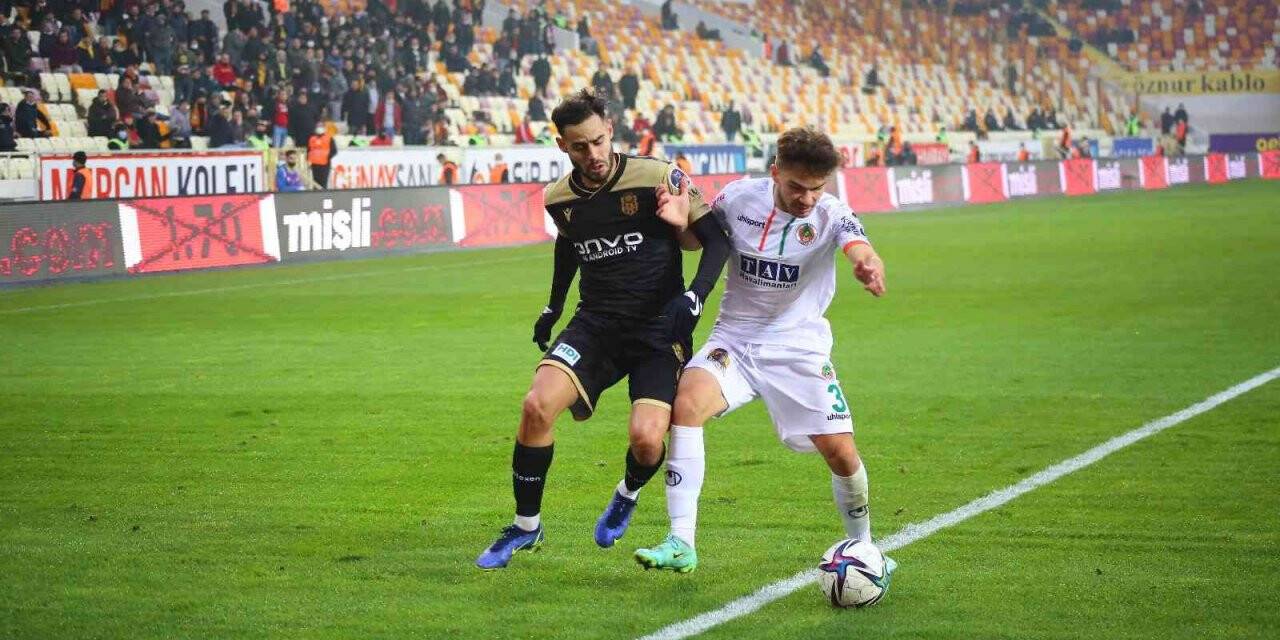 Süper Toto Süper Lig: Yeni Malatyaspor: 2 - Alanyaspor: 3 (ilk yarı)