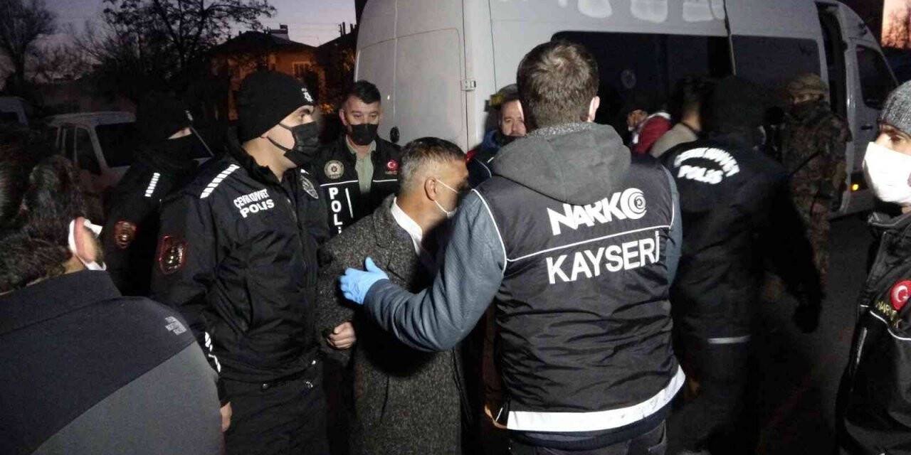 350 polisin katıldığı operasyonda yakalanan 3 kişi tutuklandı